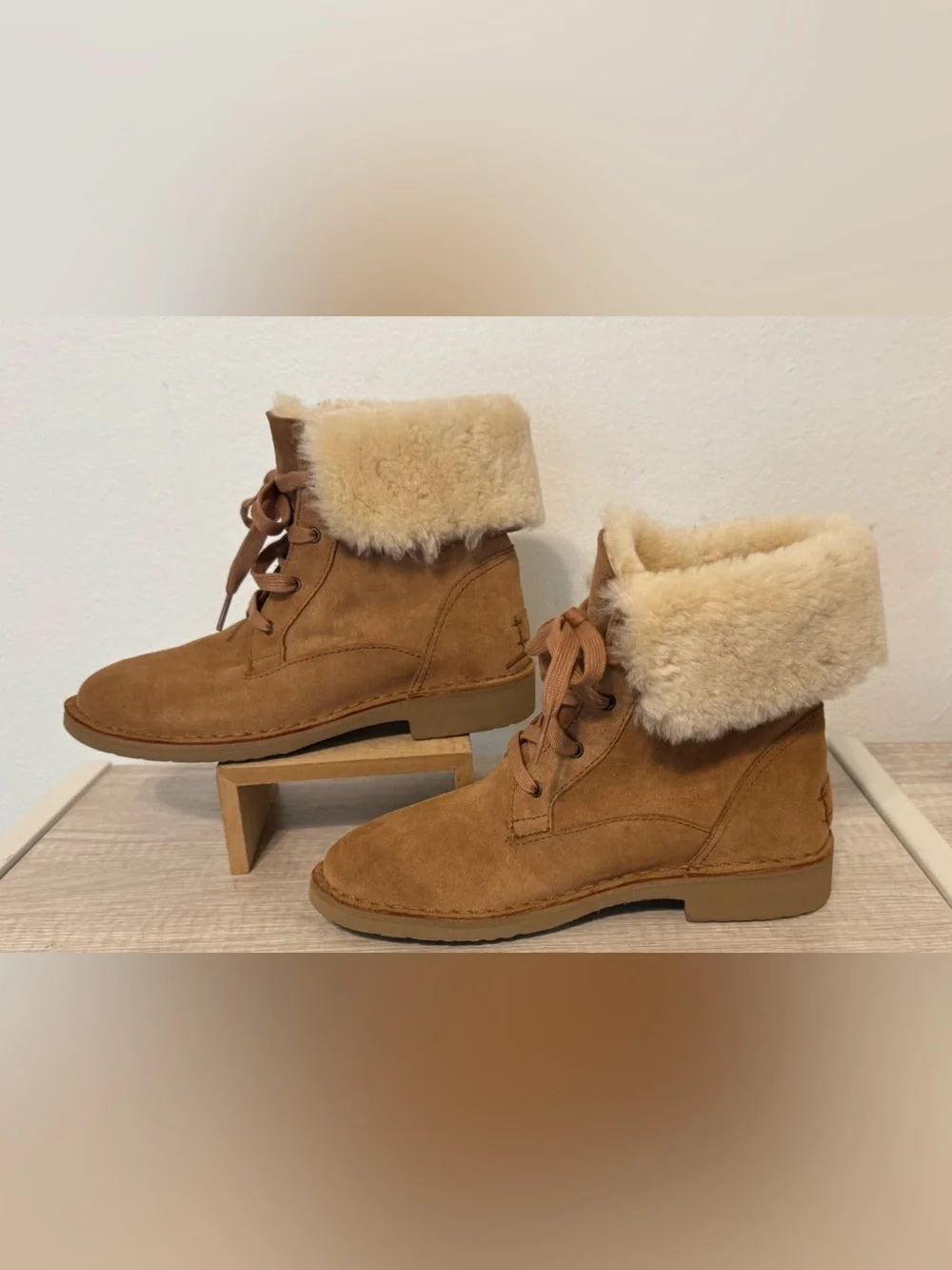 UGG WEYLYN LACE CHESTNUT SHEARLING CUFF ANKLE BOOTS WARM COZY WINTER SNOW SIZE 6